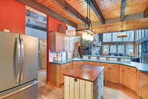 Interior - Secluded Woodland Retreat | Sleeps Large Groups (Gloversville)