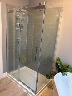 Dusche, Handtücher, Seife, Shampoo