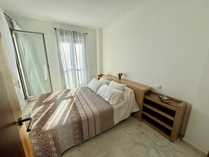 3 bedrooms, iron/ironing board, Internet, bed sheets