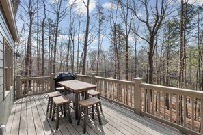 Outdoor dining - NEW LISTING! Hearthside Cottage in Big Canoe (Jasper)