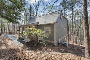 Exterior - NEW LISTING! Hearthside Cottage in Big Canoe (Jasper)