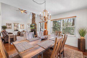 Dining - NEW LISTING! Hearthside Cottage in Big Canoe (Jasper)