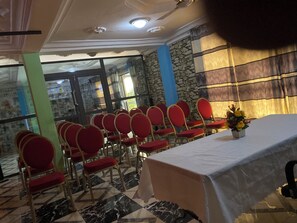 Individually furnished, desk, laptop workspace - Jonat Hotel (Cape Coast)