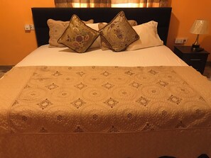 Standard Single Room | Individually furnished, desk, laptop workspace - Jonat Hotel (Cape Coast)