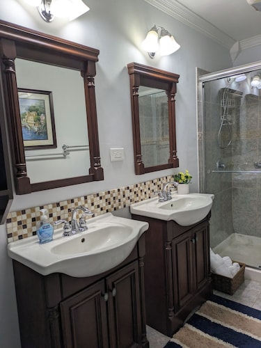 Charming 3-bedroom, 2-bath house with lovely Koi pond located in Dublin, GA