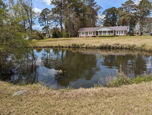 Charming 3-bedroom, 2-bath house with lovely Koi pond located in Dublin, GA