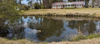 Charming 3-bedroom, 2-bath house with lovely Koi pond located in Dublin, GA