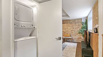 Superior Apartment, 2 Bedrooms | Laundry