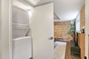 Superior Apartment, 2 Bedrooms | Laundry