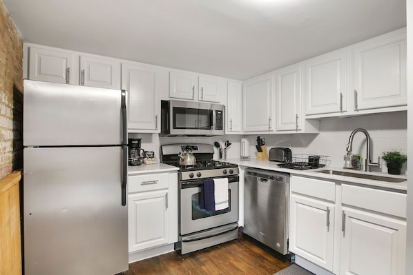 Superior Apartment, 2 Bedrooms | Private kitchen