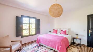 Iron/ironing board, internet, bed sheets