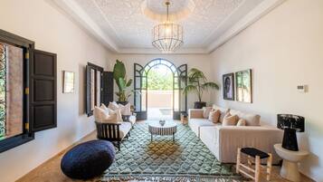 المنشأة من الداخل