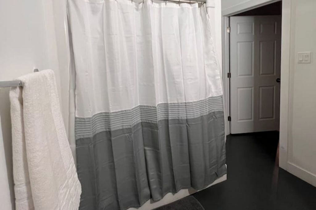 Serviettes fournies, savon, papier toilette