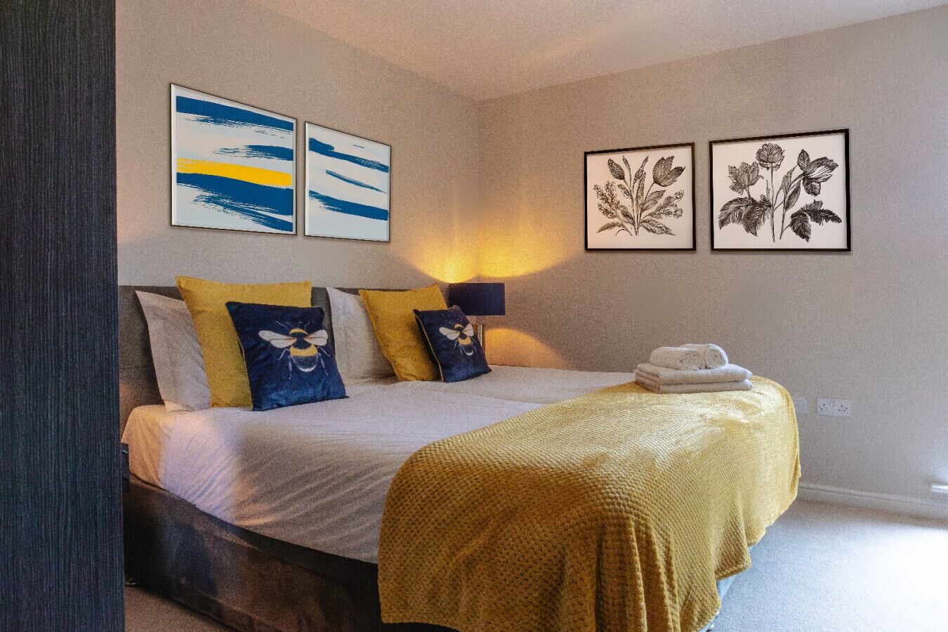2 bedrooms, desk, iron/ironing board, WiFi