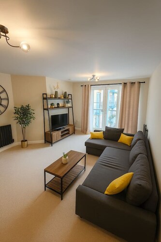 Contractor Stay Hatfield | Free Parking | Sleeps 4