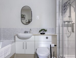 Sèche-cheveux, serviettes fournies