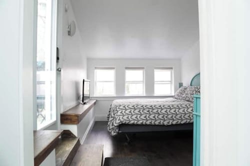 Unique private room and bath