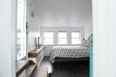 Unique private room and bath