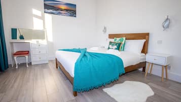 Desk, iron/ironing board, WiFi, bed sheets