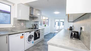 Coffee/tea maker, fridge, microwave, oven