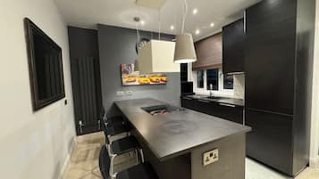 Fridge, oven, stovetop, toaster