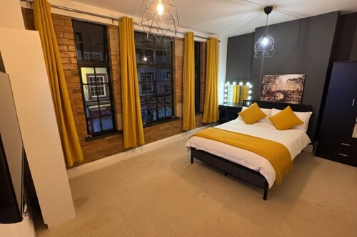 Market Street Retreat in Central Loughborough Sleeps 6
