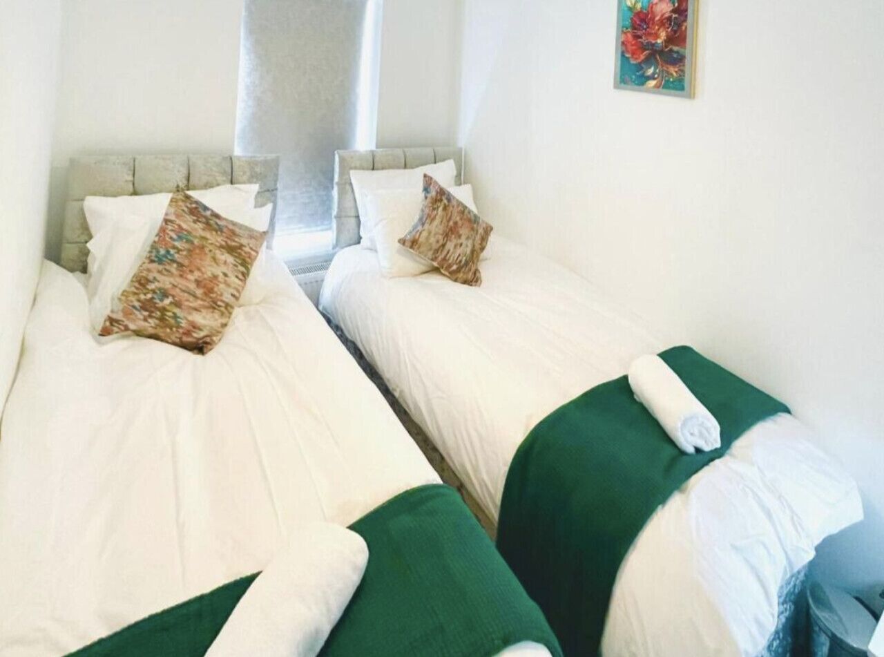 3 bedrooms, desk, iron/ironing board, WiFi