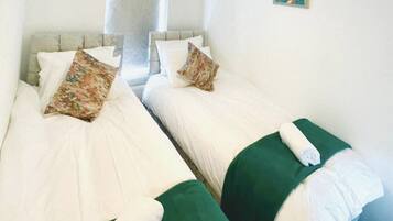 3 bedrooms, desk, iron/ironing board, WiFi