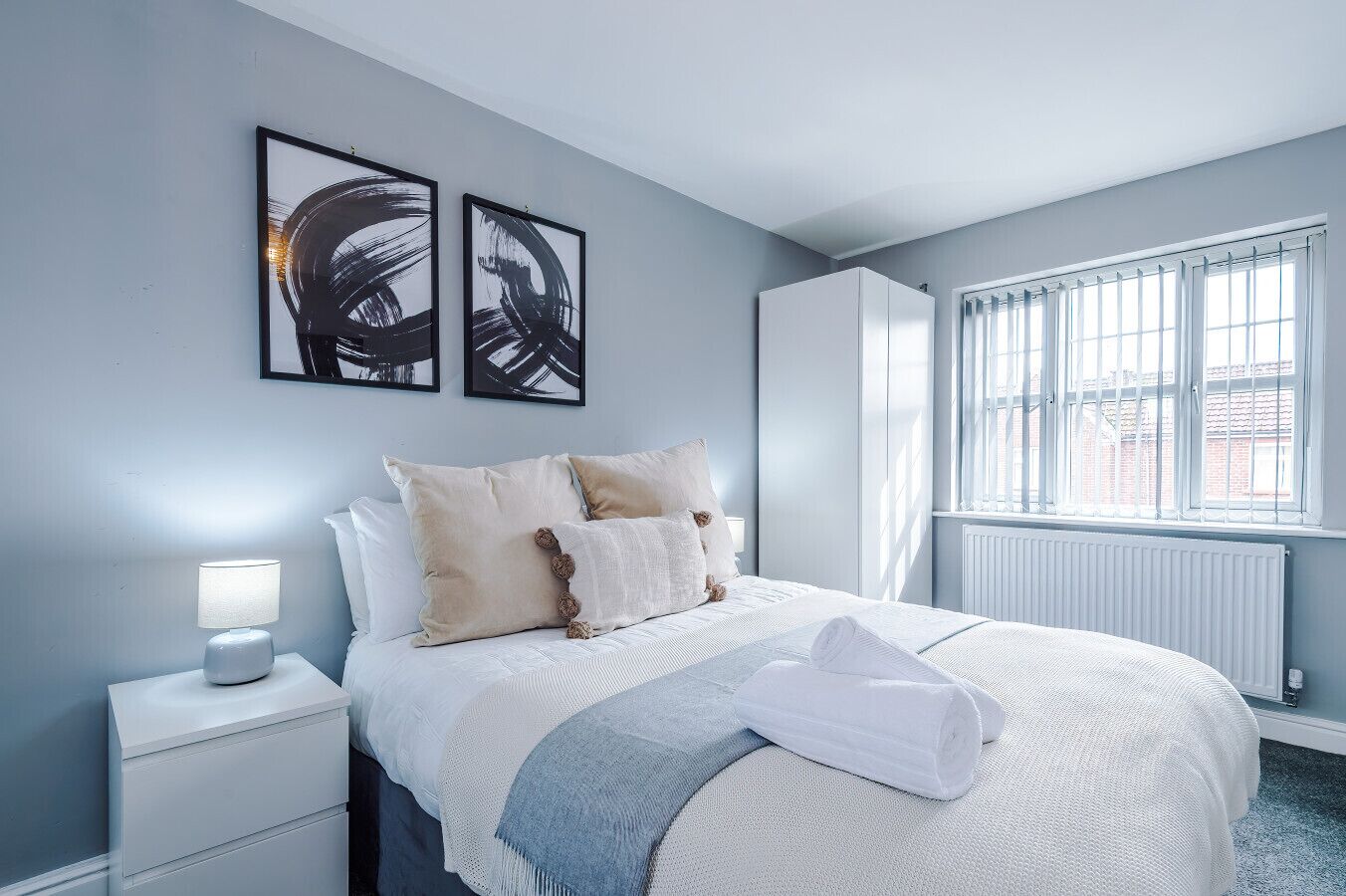 Desk, iron/ironing board, WiFi, bed sheets