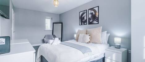 Bureau, fer et planche à repasser, Wi-Fi, draps fournis