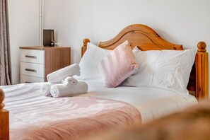 Skrivebord, strykejern/-brett, wi-fi og sengetøy