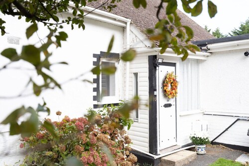 Charming 2-Bedroom Escape in Worthing
