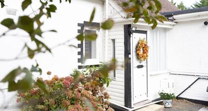 Charming 2-Bedroom Escape in Worthing