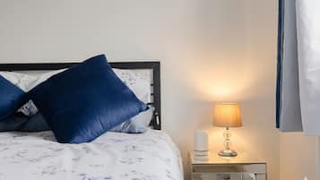 2 bedrooms, desk, iron/ironing board, WiFi