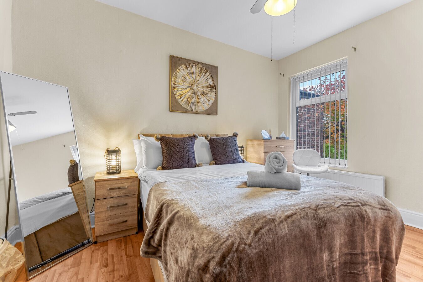 Escrivaninha, ferros/tábuas de passar roupa, Wi-Fi, roupa de cama