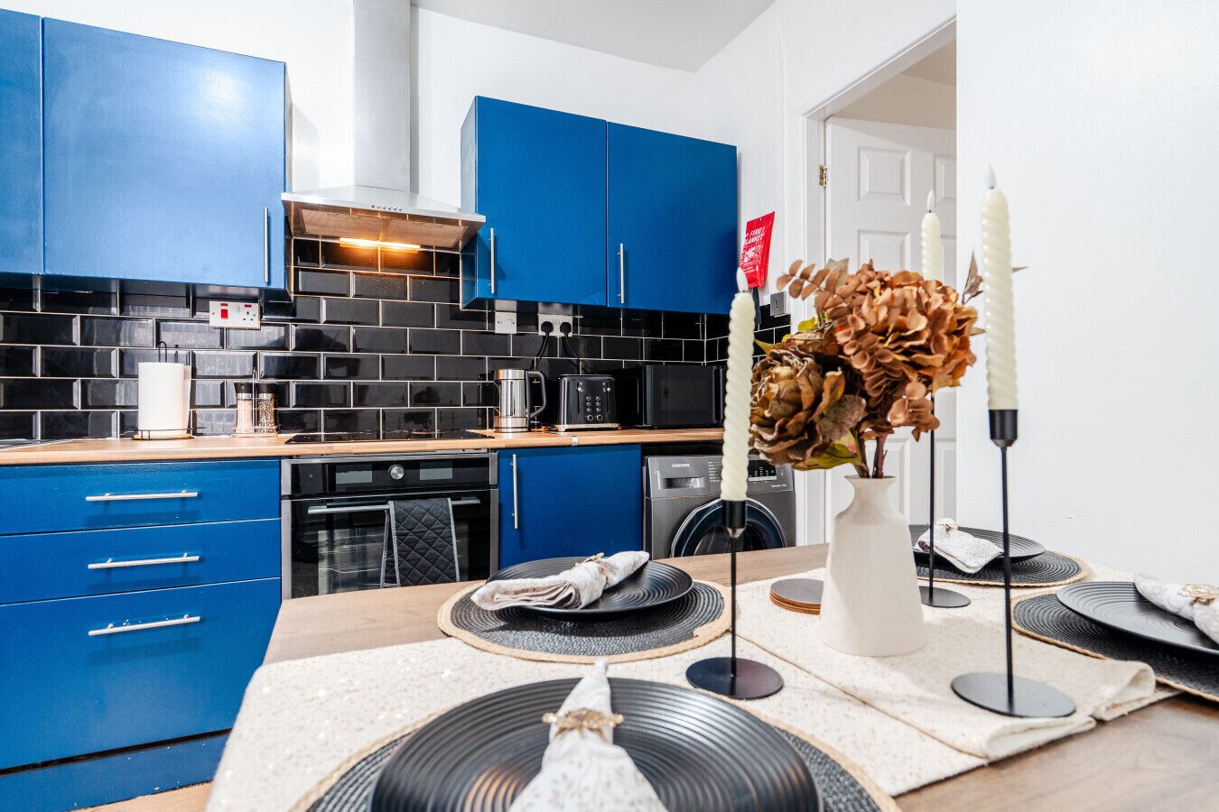 Køleskab, ovn, kogeplade, brødrister