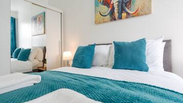 Desk, iron/ironing board, WiFi, bed sheets