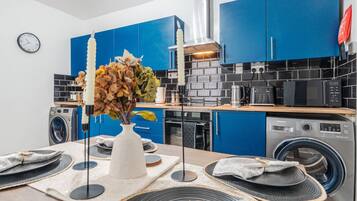 Fridge, oven, stovetop, toaster