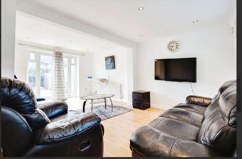 Family-Friendly 3-Bed Haven in Northolt with Parking & Balcony