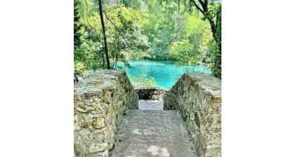 Little River Spring Cave divers poolside Hideaway
