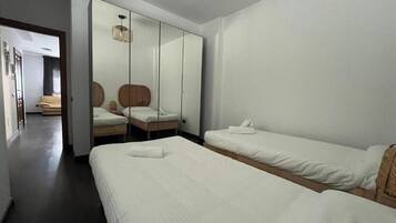 1 chambre, lit parapluie, Wi-Fi gratuit, draps fournis