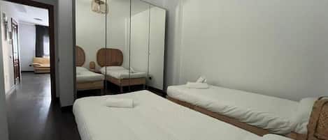 1 bedroom, travel cot, free WiFi, bed sheets