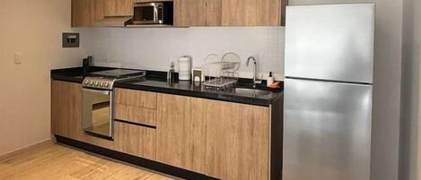 冰箱、微波炉、烤箱、炉灶