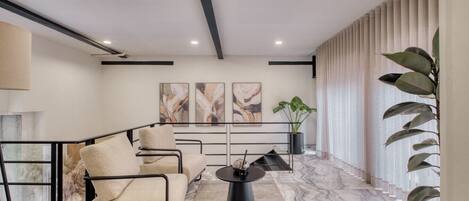 المنشأة من الداخل