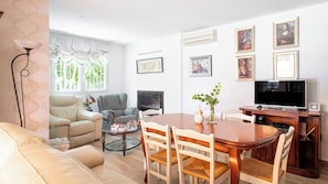 TV, fireplace, stereo
