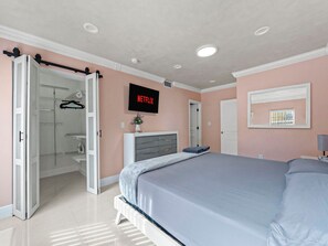 4 bedrooms, iron/ironing board, WiFi, bed sheets