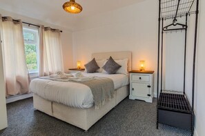 3 chambres, fer et planche à repasser, Wi-Fi, draps fournis