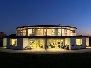 Exterior - Whitewater, with expansive sea views and hot tub (Westward Ho!)