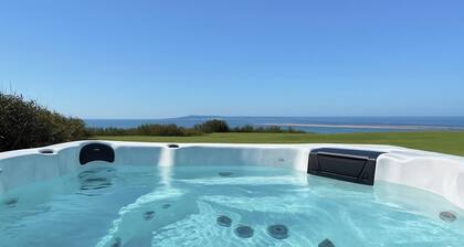 Whitewater, with expansive sea views and hot tub