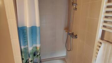 Dutxa, assecador de cabells i tovalloles